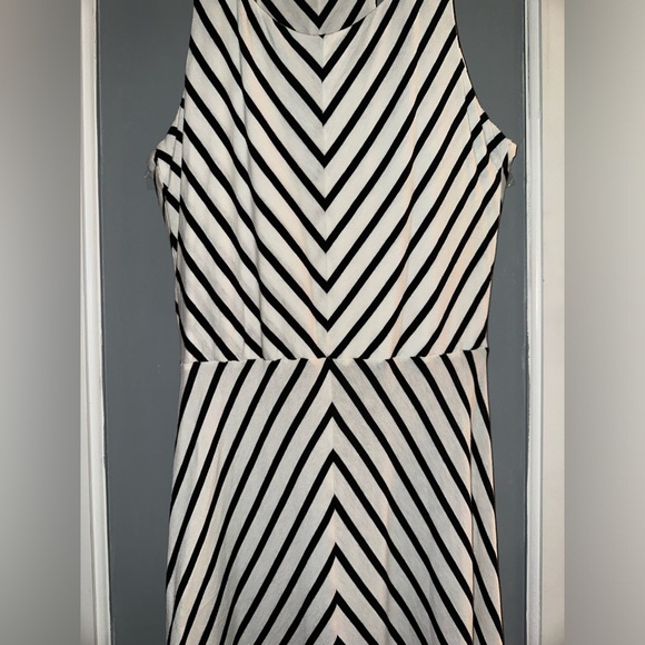 Lauren Conrad White and Black Diagonal Stripped Dress - Picture 3 of 7